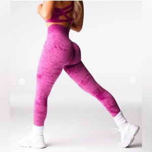 Nvgtn digital seamless leggings size L NWT